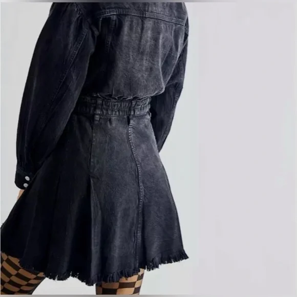 🎉Host Pick! 🎉Free People Chain of Command Black Denim Mini Dress Size Medium NWT - Picture 2 of 3